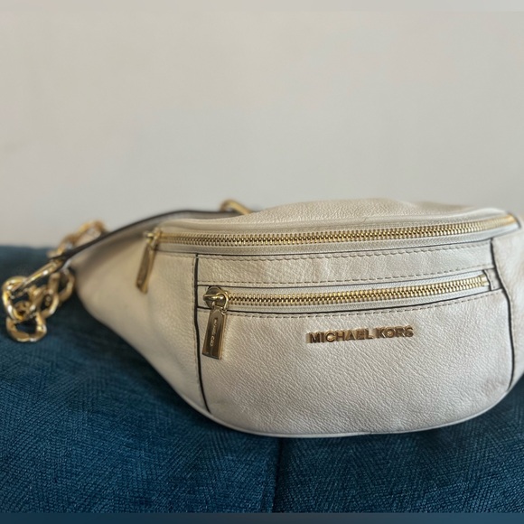 Michael Kors Authentic Fanny Pack waist purse - Picture 3 of 10